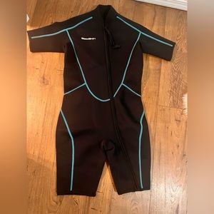 Women’s XL Wet Suit Blue and Black.
